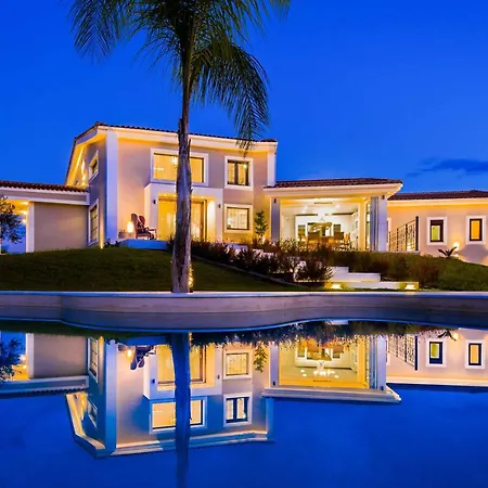 Villa Shangri-la Sarakinádhon
