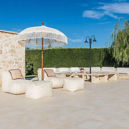 Villa Shangri-la Sarakinadhon