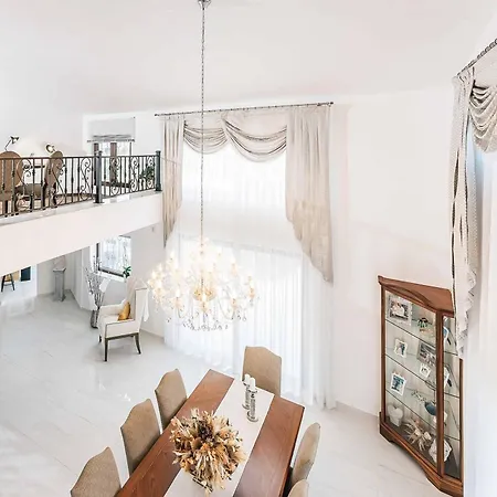 Shangri-la Villa Sarakinadhon
