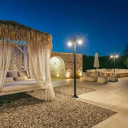 Villa Shangri-la Sarakinadhon
